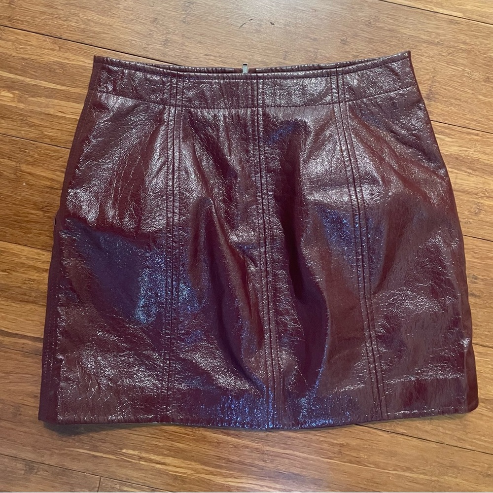 Oxblood PU leather like zipper mini skirt - Picture 2 of 6